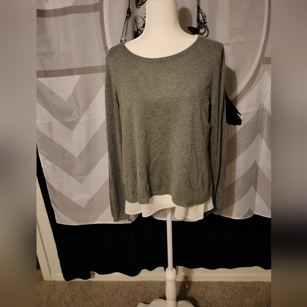 Like New grey and white sweater